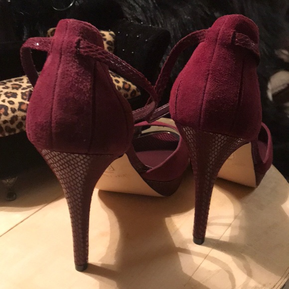 NWOT WHBM Purple Velvet & Gold Trim Platform Heels - Picture 8 of 8